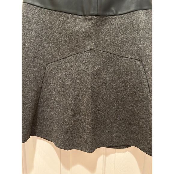 Express grey mini skirt with black faux leather trim Fit and Flare- NWT 6 - Picture 5 of 6